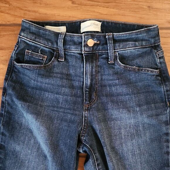 Universal Thread Goods Co. Women's size 2R high rise slim straight denim jeans. - Picture 2 of 9